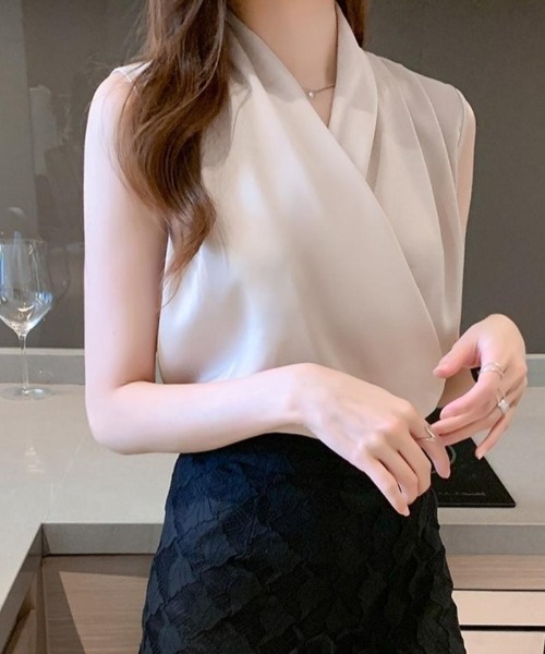 Forcement(フォースメント)の「一枚で上品ノースリーブシャーリングの立体感、夏服ブラウス(シャツ/ブラウス・レディース・ブラック/ベージュ/ホワイト/ピンク/グリーン・FREE)」の12枚目の写真