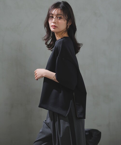UNFILO(アンフィーロ)の「【VERY掲載】BEAUTY FORM JERSEY light サイドZIP プルオーバー(スウェット・レディース・ベージュ系/ブラック系/アイボリー系/グレー系・SMALL/MEDIUM)」の2枚目の写真