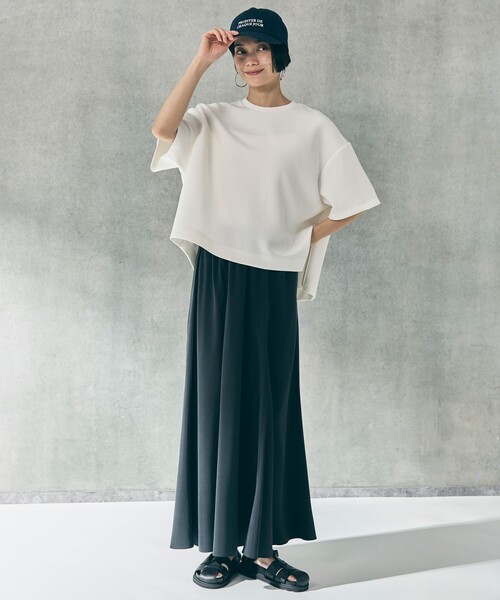 UNFILO(アンフィーロ)の「【VERY掲載】BEAUTY FORM JERSEY light サイドZIP プルオーバー(スウェット・レディース・ベージュ系/ブラック系/アイボリー系/グレー系・SMALL/MEDIUM)」の21枚目の写真
