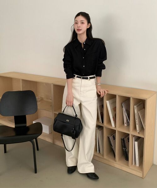 SIYAZU(シヤジュ)の「SITP5160 ルーズフィット シワシルキーシャツ_Khaki brown(シャツ/ブラウス・レディース・カーキ・ONE)」の4枚目の写真