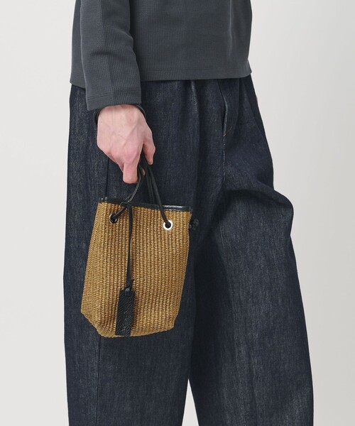 BEAUTY&YOUTH UNITED ARROWS(ビューティーアンドユースユナイテッドアローズ)の「<LA UNIQA>巾着 BAG(ハンドバッグ・メンズ・ブラック/ベージュ・FREE)」の1枚目の写真