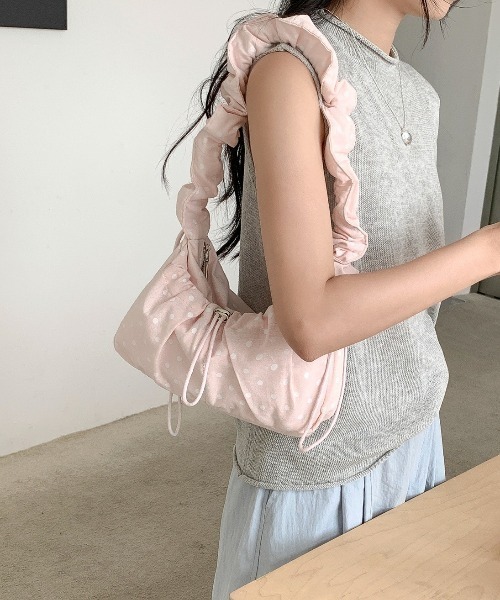 mebole(メボレ)の「Shirring Dot Shoulder Bag(ショルダーバッグ・レディース・ピンク/ホワイト/ブラック・FREE)」の3枚目の写真