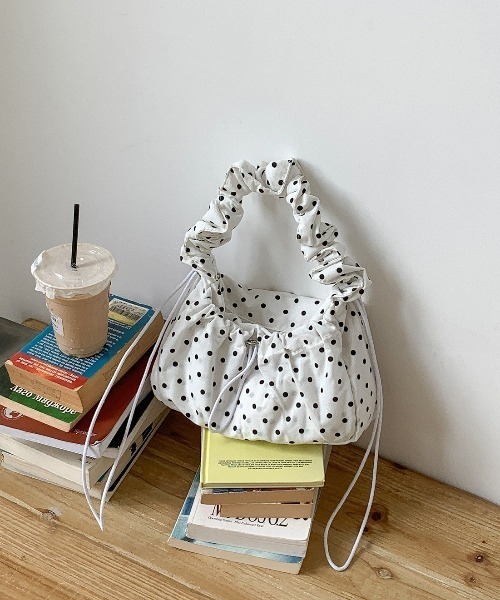 mebole(メボレ)の「Shirring Dot Shoulder Bag(ショルダーバッグ・レディース・ピンク/ホワイト/ブラック・FREE)」の9枚目の写真
