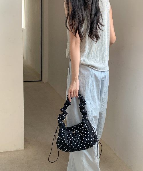 mebole(メボレ)の「Shirring Dot Shoulder Bag(ショルダーバッグ・レディース・ピンク/ホワイト/ブラック・FREE)」の11枚目の写真