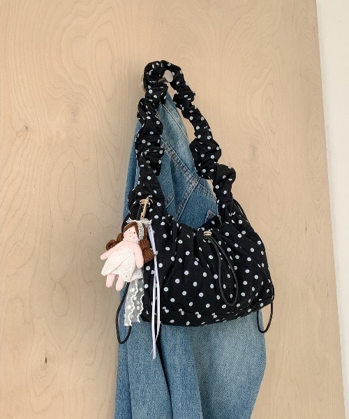 mebole(メボレ)の「Shirring Dot Shoulder Bag(ショルダーバッグ・レディース・ピンク/ホワイト/ブラック・FREE)」の15枚目の写真