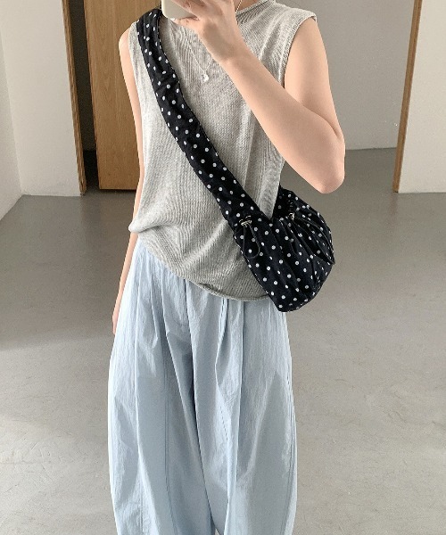 mebole(メボレ)の「Shirring Dot Shoulder Bag(ショルダーバッグ・レディース・ピンク/ホワイト/ブラック・FREE)」の12枚目の写真