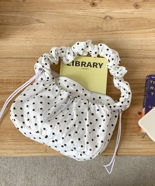 mebole(メボレ)の「Shirring Dot Shoulder Bag(ショルダーバッグ・レディース・ピンク/ホワイト/ブラック・FREE)」の10枚目の写真