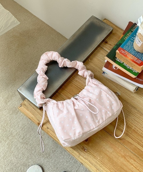 mebole(メボレ)の「Shirring Dot Shoulder Bag(ショルダーバッグ・レディース・ピンク/ホワイト/ブラック・FREE)」の19枚目の写真