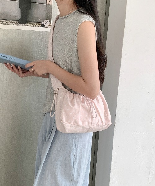 mebole(メボレ)の「Shirring Dot Shoulder Bag(ショルダーバッグ・レディース・ピンク/ホワイト/ブラック・FREE)」の16枚目の写真