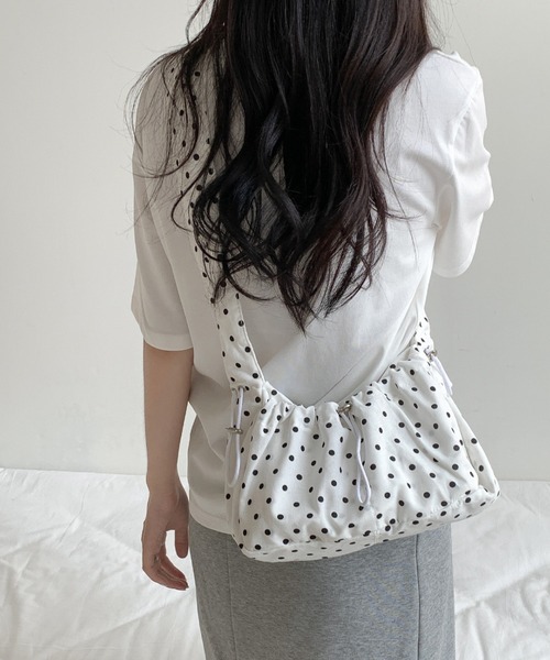 mebole(メボレ)の「Shirring Dot Shoulder Bag(ショルダーバッグ・レディース・ピンク/ホワイト/ブラック・FREE)」の22枚目の写真