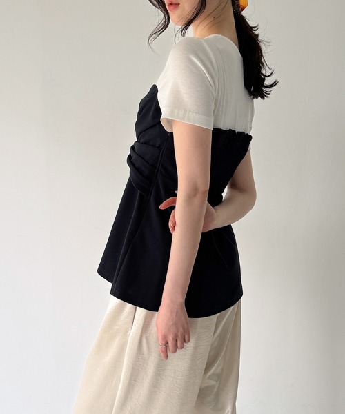 junoah(ジュノア)の「ツイストデザインペプラムトップス(Tシャツ/カットソー・レディース・ネイビー/グレー/ピンクベージュ・LARGE/MEDIUM/SMALL)」の8枚目の写真