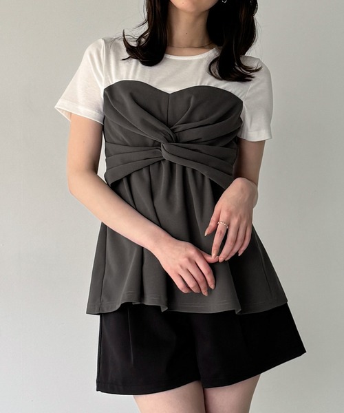 junoah(ジュノア)の「ツイストデザインペプラムトップス(Tシャツ/カットソー・レディース・ネイビー/グレー/ピンクベージュ・LARGE/MEDIUM/SMALL)」の9枚目の写真