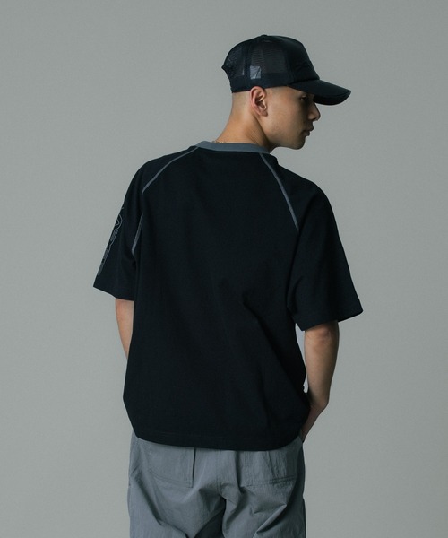 XLARGE（エクストララージ）の「COLOR SCHEME RAGLAN S/S TEE（Tシャツ/カットソー・メンズ・ブラック/ホワイト/グレー・S/M/L/XL）」の8枚目の写真