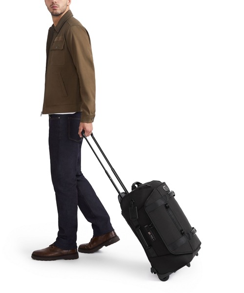 TUMI(トゥミ)の「ALPHA BRAVO ウィールド・ダッフル・キャリーオン スーツケース(機内持ち込みサイズ) 1泊~3泊程度(スーツケース/キャリーバッグ・メンズ・ブラック・FREE)」の2枚目の写真