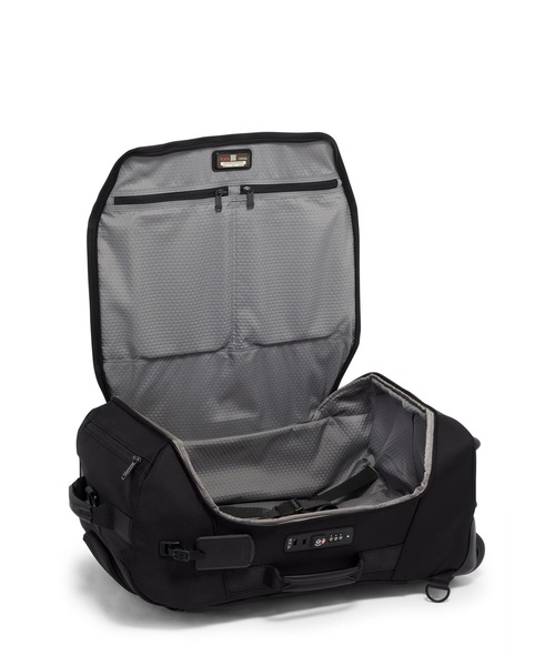 TUMI(トゥミ)の「ALPHA BRAVO ウィールド・ダッフル・キャリーオン スーツケース(機内持ち込みサイズ) 1泊~3泊程度(スーツケース/キャリーバッグ・メンズ・ブラック・FREE)」の4枚目の写真