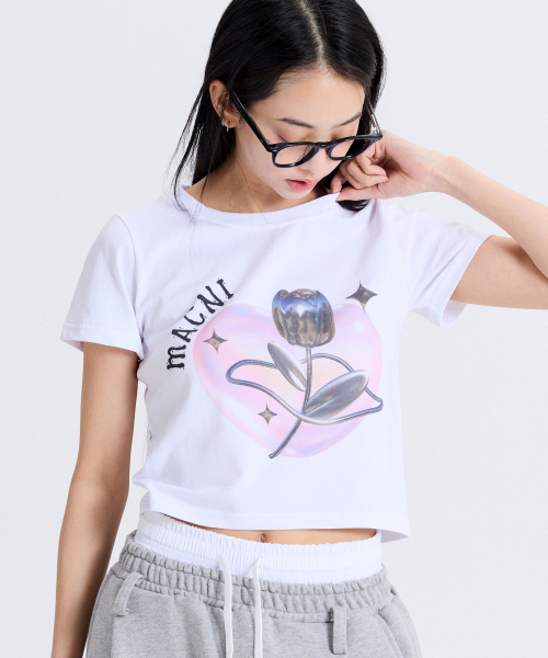 MACNI(マクニ)の「ROSE HEART CROP T-SHIRT WHITE(Tシャツ/カットソー・レディース・ホワイト・FREE)」の2枚目の写真