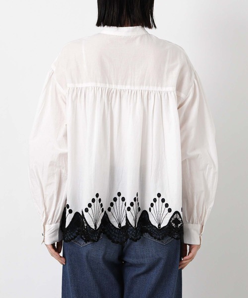 Gready Brilliant(グレディブリリアン)の「スカラ刺繍バンドネックシャツ(シャツ/ブラウス・レディース・オフホワイト・FREE)」の18枚目の写真