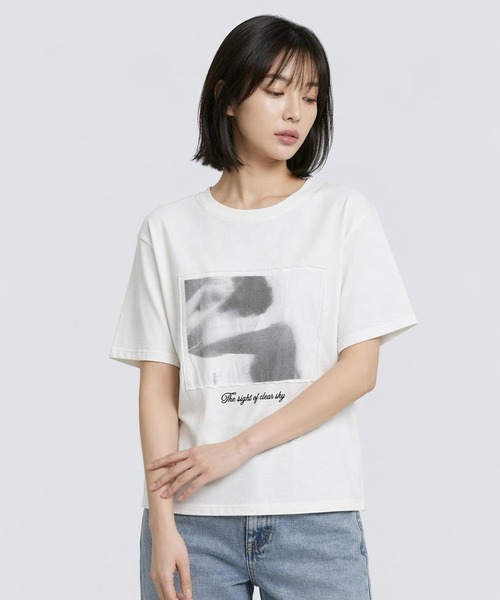 LEPSIM(レプシィム)の「フォトパッチプリントT 667197(Tシャツ/カットソー・レディース・オフホワイト/チャコール/イエロー・FREE)」の20枚目の写真