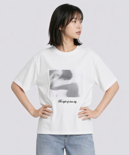 LEPSIM(レプシィム)の「フォトパッチプリントT 667197(Tシャツ/カットソー・レディース・オフホワイト/チャコール/イエロー・FREE)」の21枚目の写真