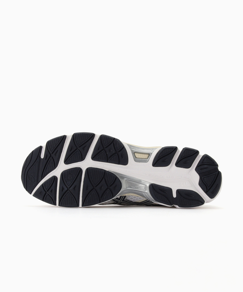 ASICS(アシックス)の「ASICS(アシックス) GEL-CUMULUS 16(スニーカー・メンズ・ホワイト系その他/ホワイト・29cm/28.5cm/28cm/27.5cm/27cm/26.5cm/26cm/25.5cm)」の5枚目の写真