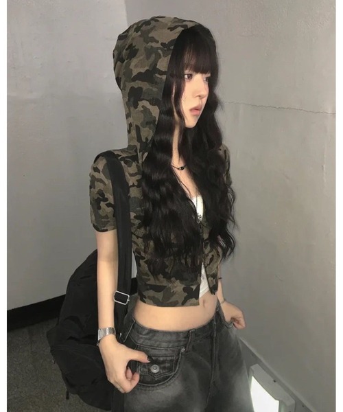 inst.ALL(インストール)の「クロップド丈迷彩柄半袖Wジップフーディー(Tシャツ/カットソー・レディース・カーキ・M)」の2枚目の写真