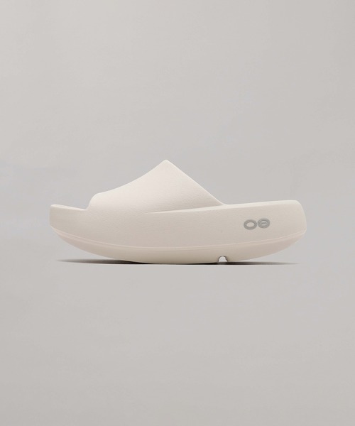 OOFOS(ウーフォス)の「OOahh+ 2001110140261(サンダル・メンズ・ホワイト・23cm/24cm/25cm)」の1枚目の写真