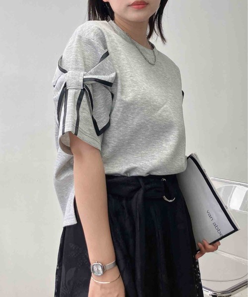 AS KNOW AS plus(アズノゥアズプラス)の「◯袖リボン×脇スリット オーバーサイズ半袖Tシャツ(Tシャツ/カットソー・レディース・アイボリー/杢グレー/ブラック・FREE)」の16枚目の写真