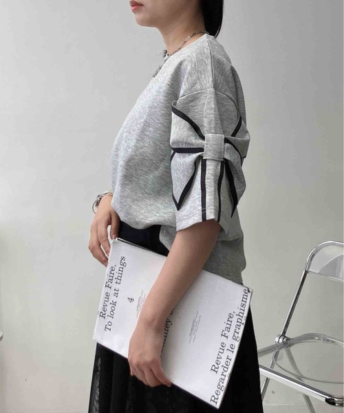 AS KNOW AS plus(アズノゥアズプラス)の「◯袖リボン×脇スリット オーバーサイズ半袖Tシャツ(Tシャツ/カットソー・レディース・アイボリー/杢グレー/ブラック・FREE)」の17枚目の写真