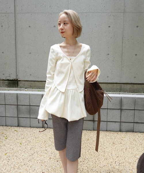 Ameri(アメリ)の「MEDI FRONT HOOK RIB CARDIGAN(カーディガン/ボレロ・レディース・クリーム/ブラック/アイボリー・FREE)」の17枚目の写真