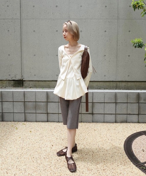 Ameri(アメリ)の「MEDI FRONT HOOK RIB CARDIGAN(カーディガン/ボレロ・レディース・クリーム/ブラック/アイボリー・FREE)」の20枚目の写真