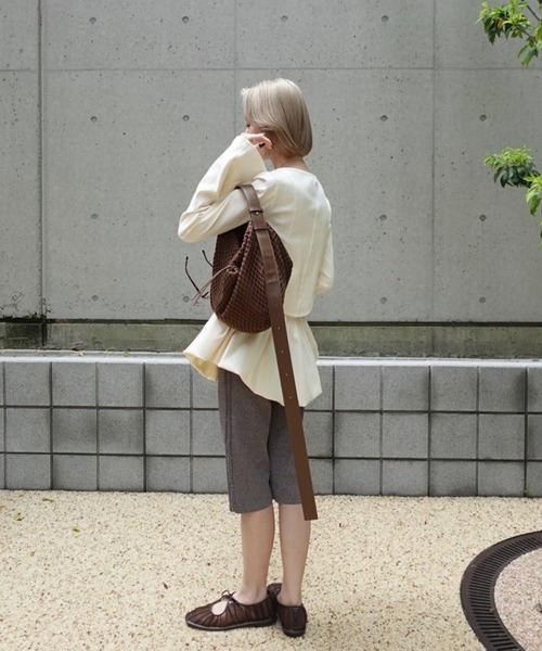 Ameri(アメリ)の「MEDI FRONT HOOK RIB CARDIGAN(カーディガン/ボレロ・レディース・クリーム/ブラック/アイボリー・FREE)」の19枚目の写真