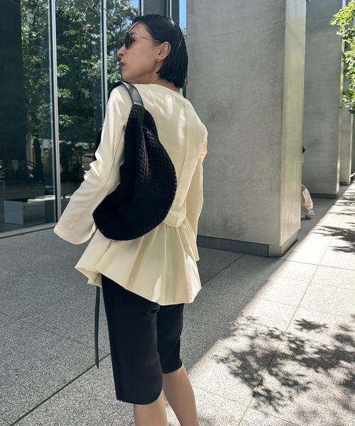 Ameri(アメリ)の「MEDI FRONT HOOK RIB CARDIGAN(カーディガン/ボレロ・レディース・クリーム/ブラック/アイボリー・FREE)」の7枚目の写真