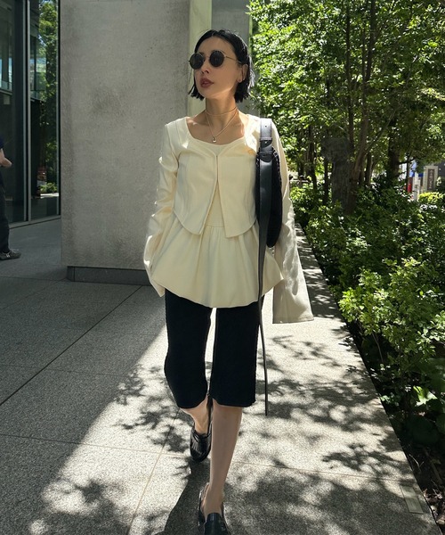 Ameri(アメリ)の「MEDI FRONT HOOK RIB CARDIGAN(カーディガン/ボレロ・レディース・クリーム/ブラック/アイボリー・FREE)」の8枚目の写真