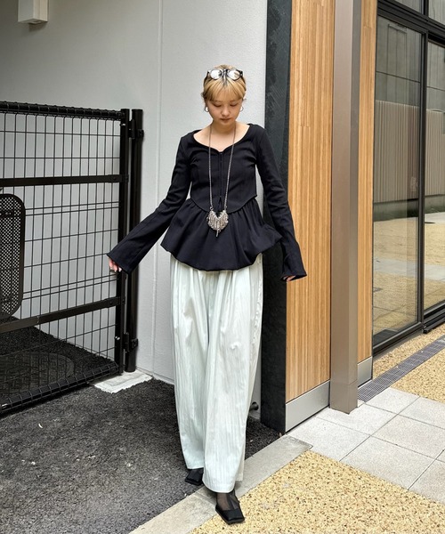 Ameri(アメリ)の「MEDI FRONT HOOK RIB CARDIGAN(カーディガン/ボレロ・レディース・クリーム/ブラック/アイボリー・FREE)」の16枚目の写真
