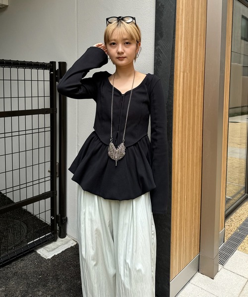 Ameri(アメリ)の「MEDI FRONT HOOK RIB CARDIGAN(カーディガン/ボレロ・レディース・クリーム/ブラック/アイボリー・FREE)」の14枚目の写真