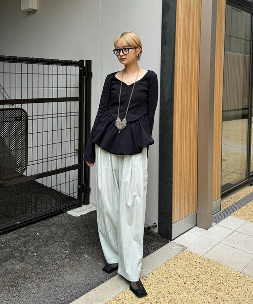 Ameri(アメリ)の「MEDI FRONT HOOK RIB CARDIGAN(カーディガン/ボレロ・レディース・クリーム/ブラック/アイボリー・FREE)」の15枚目の写真