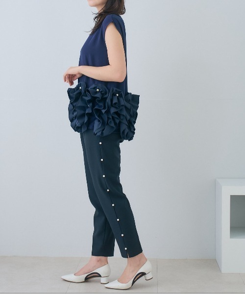 Neige(ネージュ)の「リュスクフリルパールトップス(Tシャツ/カットソー・レディース・ブラック/ネイビー・ONE SIZE)」の6枚目の写真