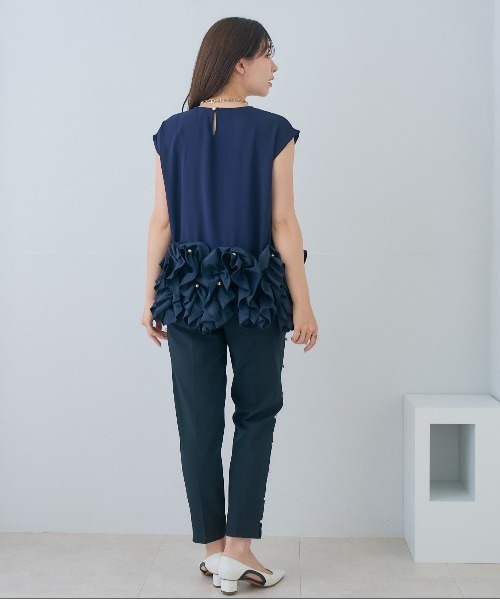 Neige(ネージュ)の「リュスクフリルパールトップス(Tシャツ/カットソー・レディース・ブラック/ネイビー・ONE SIZE)」の7枚目の写真