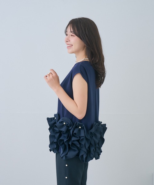 Neige(ネージュ)の「リュスクフリルパールトップス(Tシャツ/カットソー・レディース・ブラック/ネイビー・ONE SIZE)」の8枚目の写真