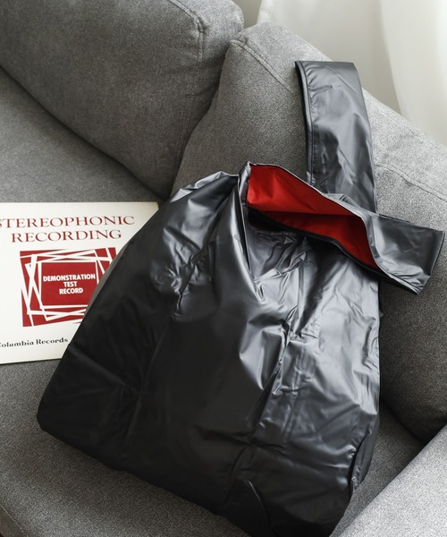 392 plusm(サンキューニプリュスエム)の「392plusm 392PLUSM PU ECO BAG_BIGムジ サンキューニ プリュスエム PU エコバッグ ビッグ(エコバッグ/サブバッグ・メンズ・イエロー/レッド/ブラック/ブルー・ONE)」の1枚目の写真