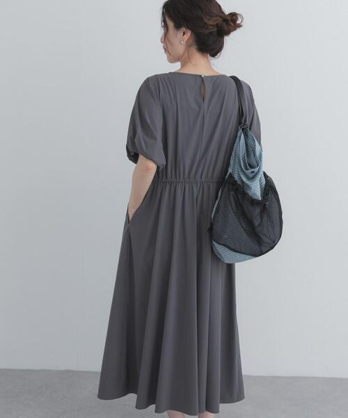 URBAN RESEARCH DOORS(アーバンリサーチドアーズ)の「撥水ウエストドロストワンピース(ワンピース・レディース・チャコールグレー/ブラック・FREE)」の17枚目の写真
