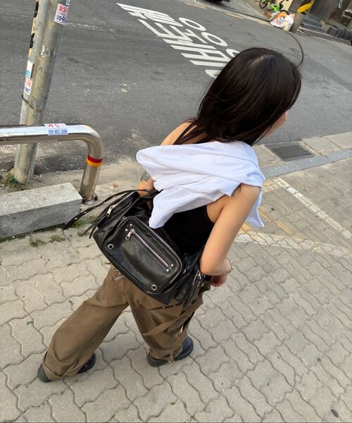 BLACKPURPLE(ブラックパープル)の「マキシマルコバッグ_キャラメルブラウン Maxi Marco Bag_Caramel Brown(ショルダーバッグ・レディース・クリアブラウン・FREE)」の6枚目の写真