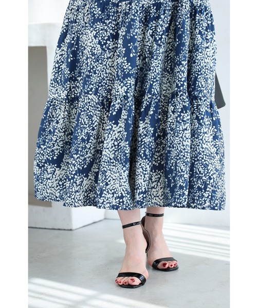 cawaii(カワイイ)の「涼やかな小花シルエットのティアードミディアムワンピース(ワンピース・レディース・ブルー・FREE)」の15枚目の写真