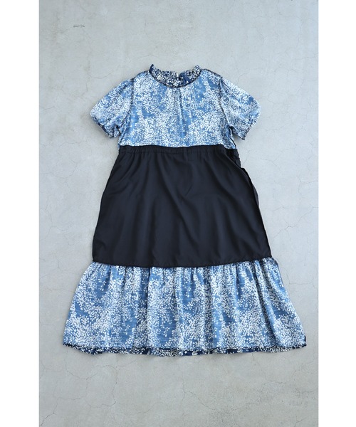 cawaii(カワイイ)の「涼やかな小花シルエットのティアードミディアムワンピース(ワンピース・レディース・ブルー・FREE)」の11枚目の写真