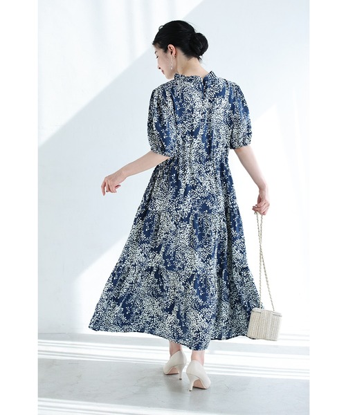 cawaii(カワイイ)の「涼やかな小花シルエットのティアードミディアムワンピース(ワンピース・レディース・ブルー・FREE)」の6枚目の写真