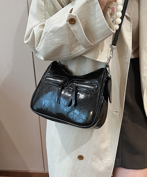 boemy(ボエミー)の「2WAY ハートチャーム ショルダーバッグ(ショルダーバッグ・レディース・ブラック/ブラウン/レッド/オフホワイト/キャメル・FREE)」の6枚目の写真