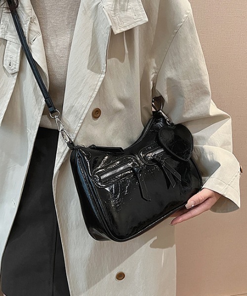 boemy(ボエミー)の「2WAY ハートチャーム ショルダーバッグ(ショルダーバッグ・レディース・ブラック/ブラウン/レッド/オフホワイト/キャメル・FREE)」の9枚目の写真