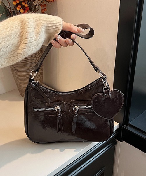 boemy(ボエミー)の「2WAY ハートチャーム ショルダーバッグ(ショルダーバッグ・レディース・ブラック/ブラウン/レッド/オフホワイト/キャメル・FREE)」の17枚目の写真
