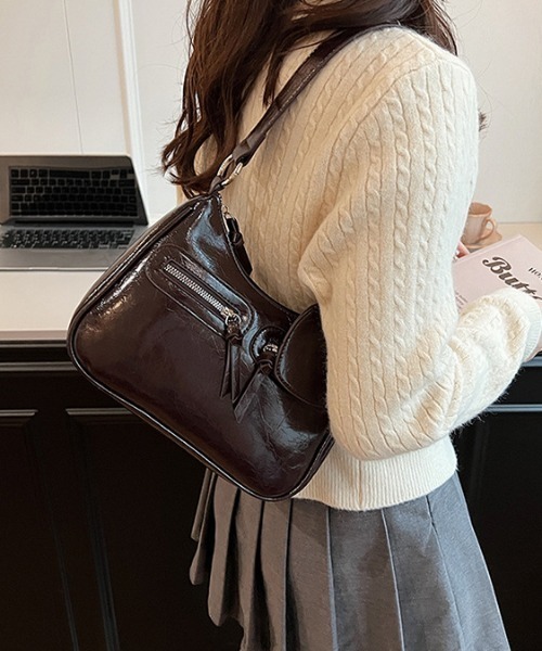 boemy(ボエミー)の「2WAY ハートチャーム ショルダーバッグ(ショルダーバッグ・レディース・ブラック/ブラウン/レッド/オフホワイト/キャメル・FREE)」の18枚目の写真