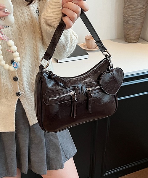 boemy(ボエミー)の「2WAY ハートチャーム ショルダーバッグ(ショルダーバッグ・レディース・ブラック/ブラウン/レッド/オフホワイト/キャメル・FREE)」の21枚目の写真